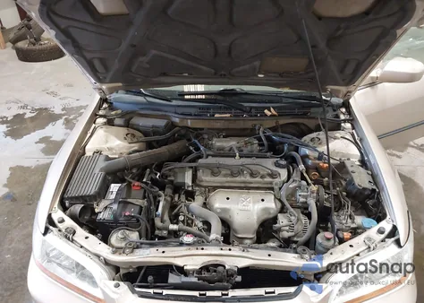 2000 Honda Accord 2.3 Lx from USA, damaged, VIN 1HGCG5643YA118812